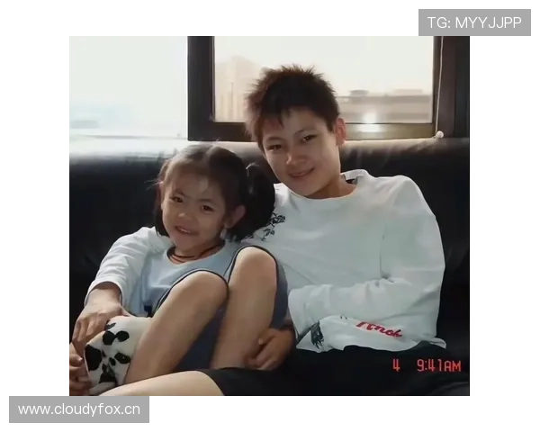 杨力维家的冰箱里只有蛋白粉和冰水