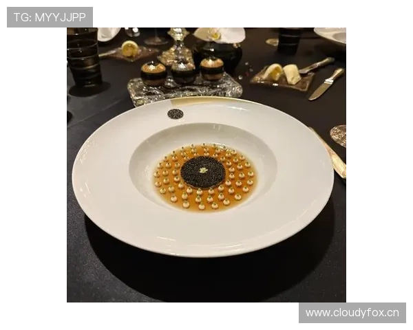 冯彦哲训练完直接打车去米其林三星，这日子过得比偶像剧还飘